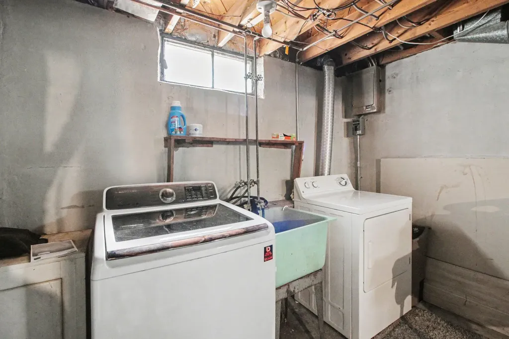 15809 Woodworth Redford Charter Township MI 48239