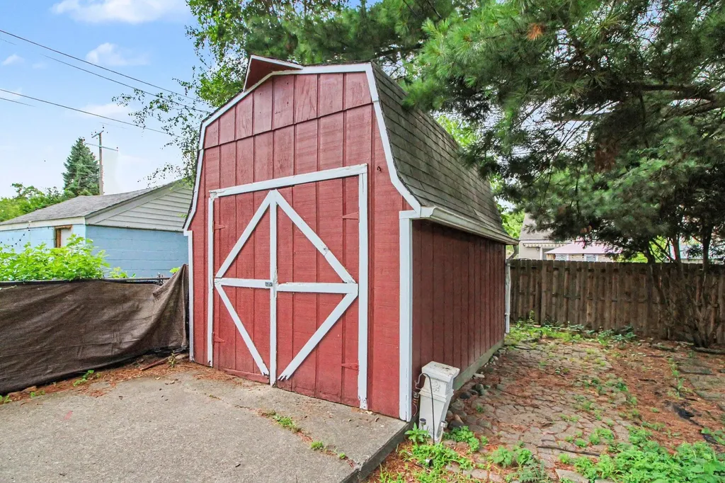 15809 Woodworth Redford Charter Township MI 48239