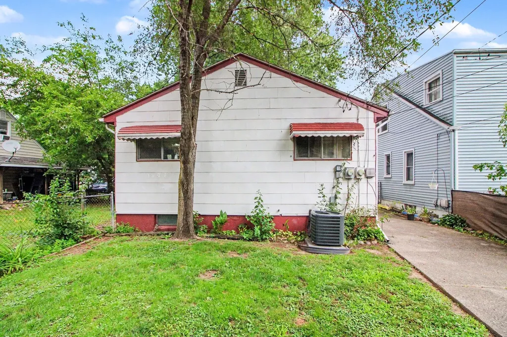 15809 Woodworth Redford Charter Township MI 48239