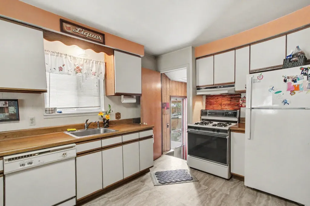15809 Woodworth Redford Charter Township MI 48239
