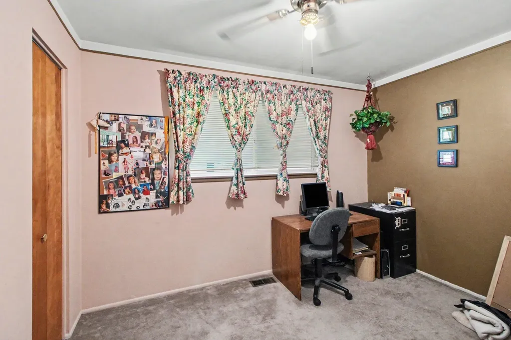 15809 Woodworth Redford Charter Township MI 48239