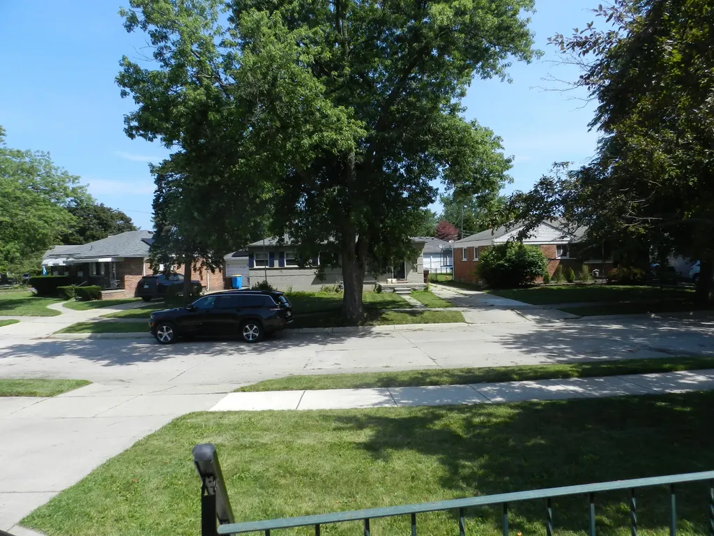 4318 Adams Circle Wayne City MI 48184