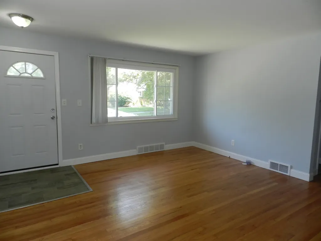 4318 Adams Circle Wayne City MI 48184