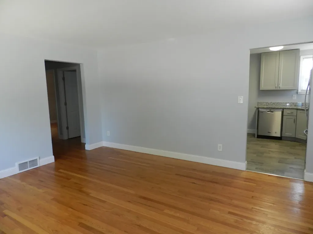 4318 Adams Circle Wayne City MI 48184