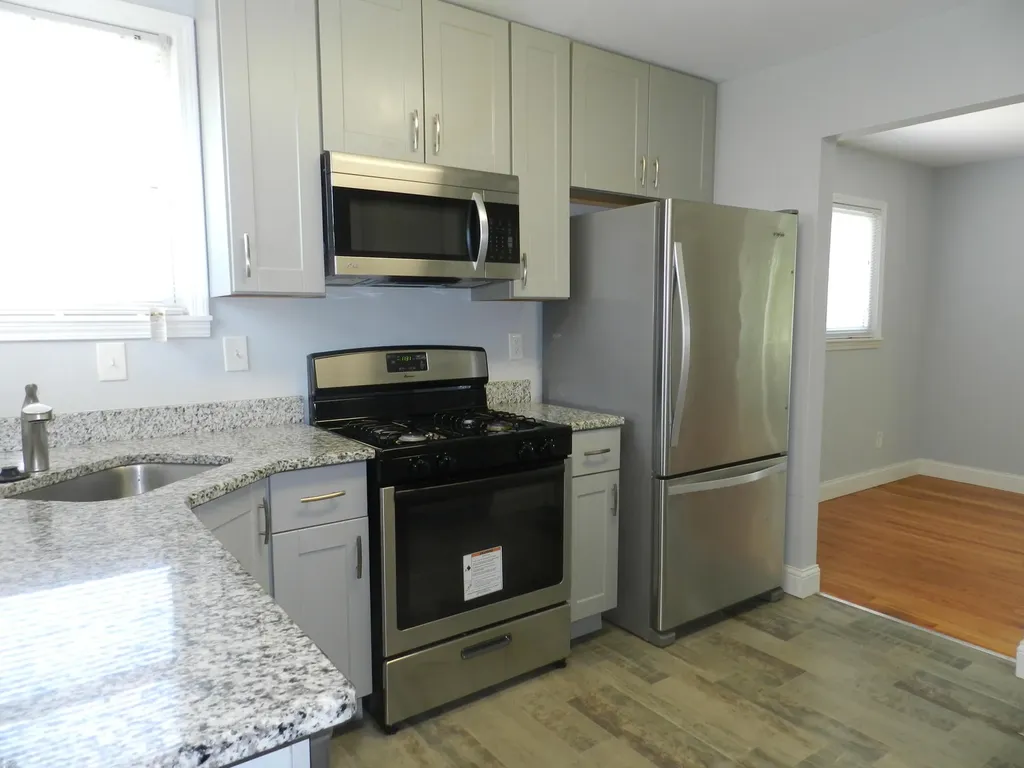 4318 Adams Circle Wayne City MI 48184