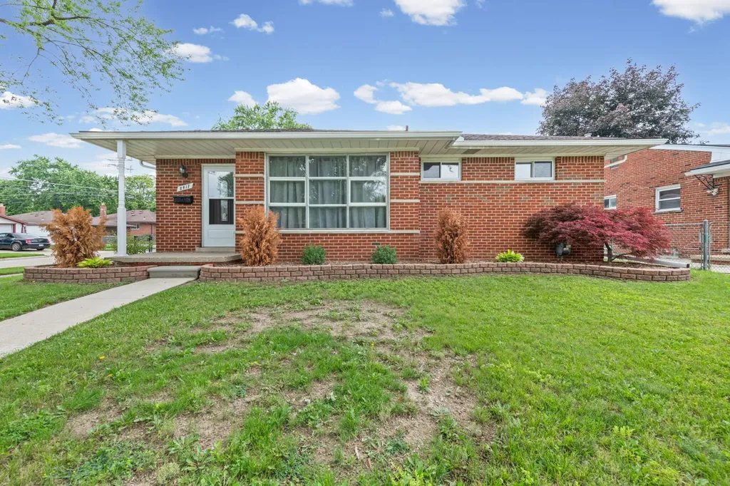 8417 Colonial Street Dearborn Heights City MI 48127