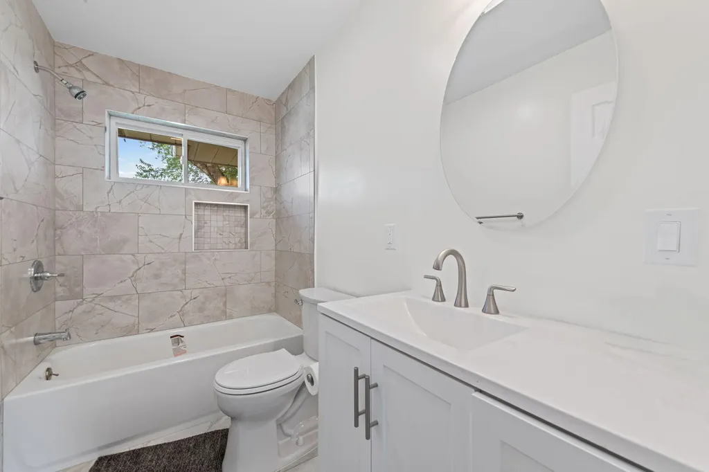 8417 Colonial Street Dearborn Heights City MI 48127