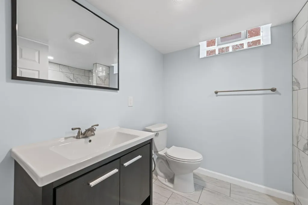 8417 Colonial Street Dearborn Heights City MI 48127