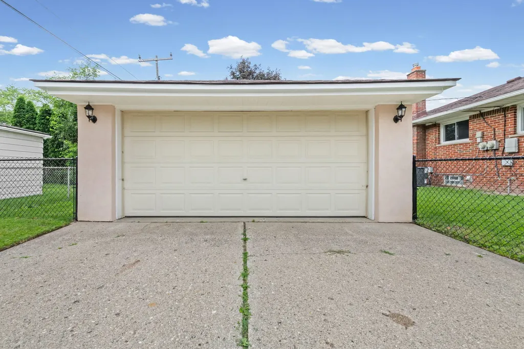 8417 Colonial Street Dearborn Heights City MI 48127
