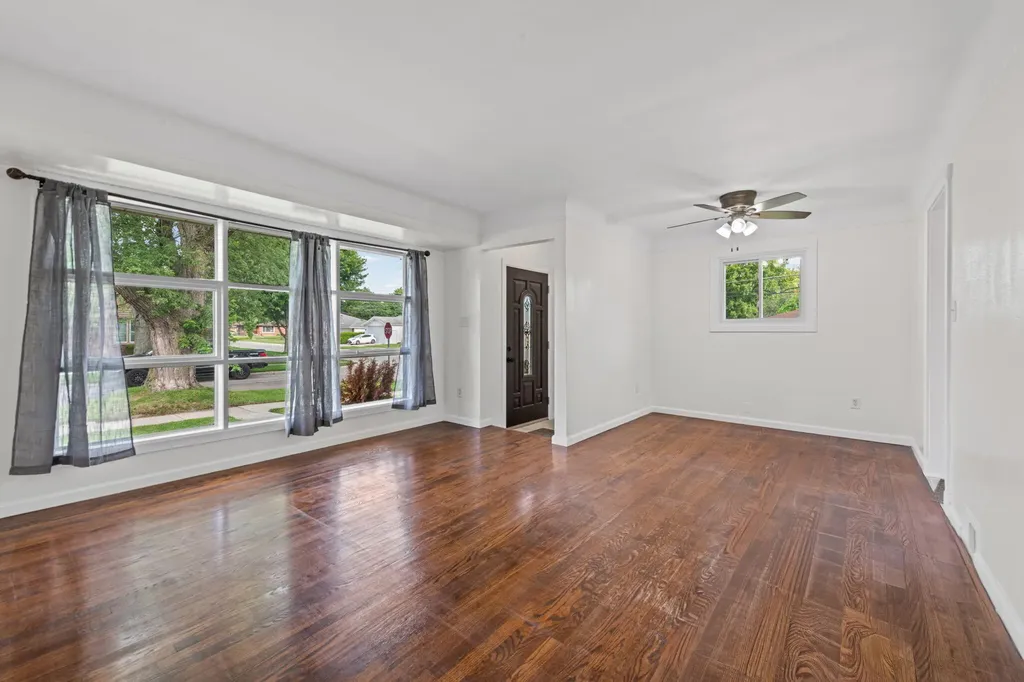 8417 Colonial Street Dearborn Heights City MI 48127