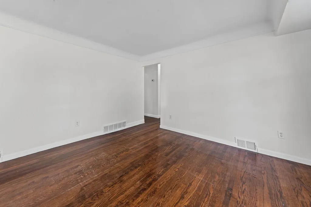 8417 Colonial Street Dearborn Heights City MI 48127