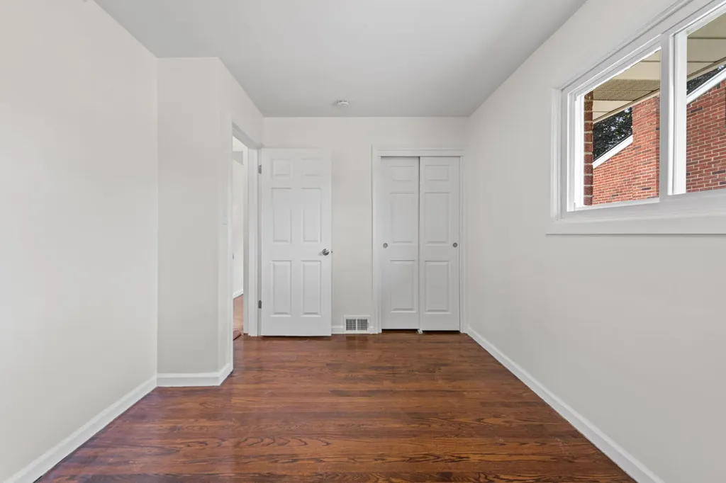 8417 Colonial Street Dearborn Heights City MI 48127