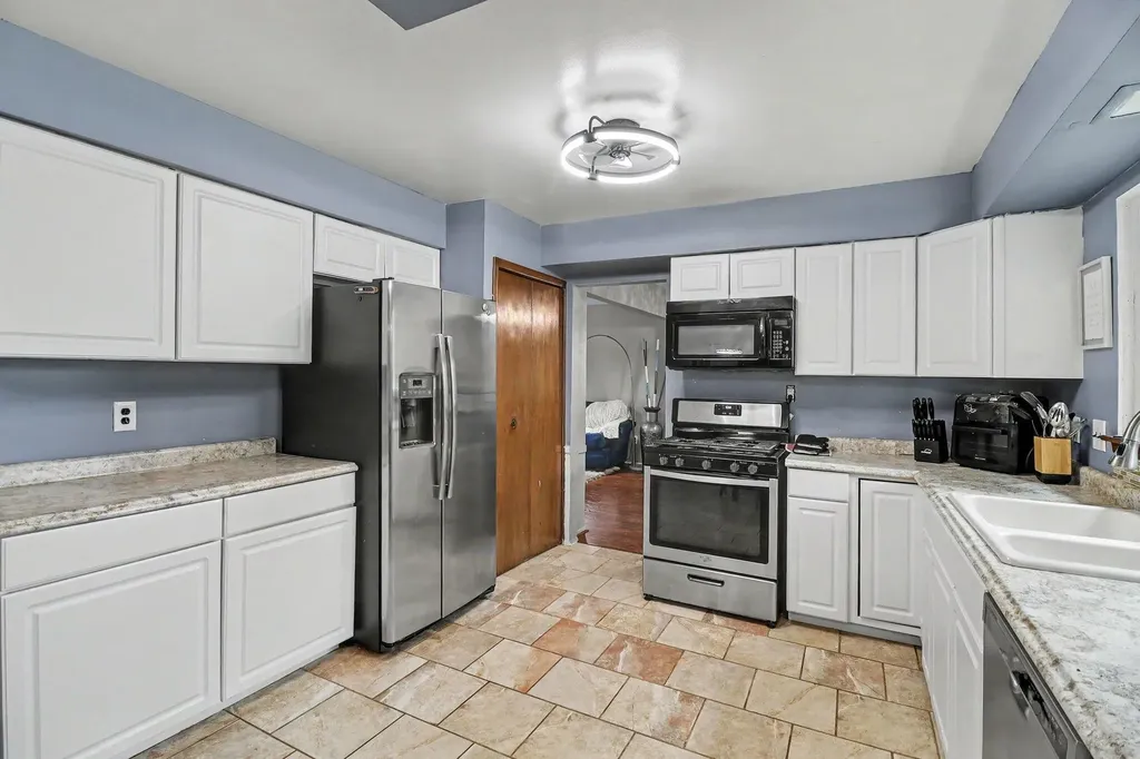 16360 E Rutherland Street E Southfield City MI 48076