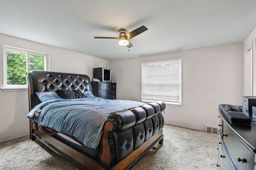 16360 E Rutherland Street E Southfield City MI 48076