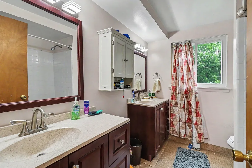 16360 E Rutherland Street E Southfield City MI 48076