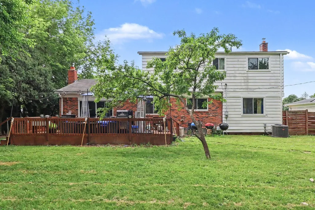 16360 E Rutherland Street E Southfield City MI 48076