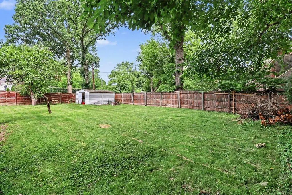 16360 E Rutherland Street E Southfield City MI 48076