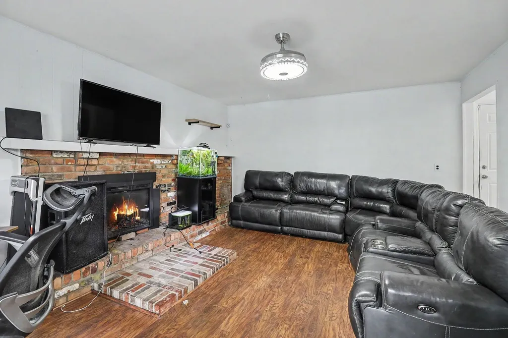 16360 E Rutherland Street E Southfield City MI 48076