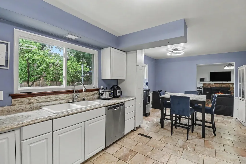 16360 E Rutherland Street E Southfield City MI 48076