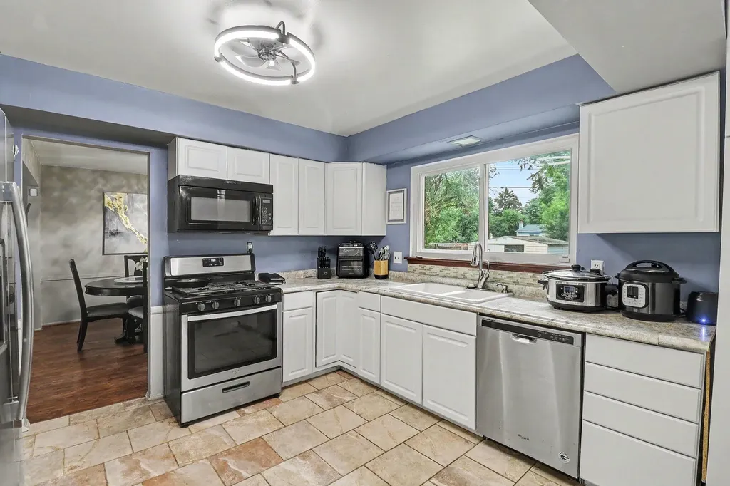 16360 E Rutherland Street E Southfield City MI 48076