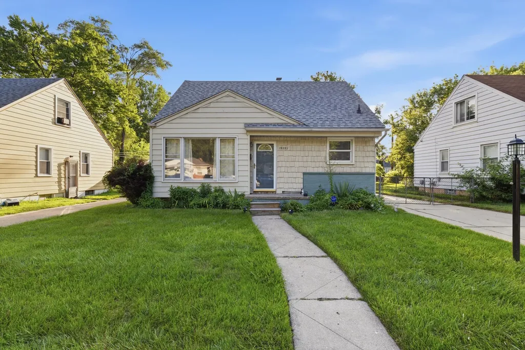 19353 Denby Street Redford Charter Township MI 48240