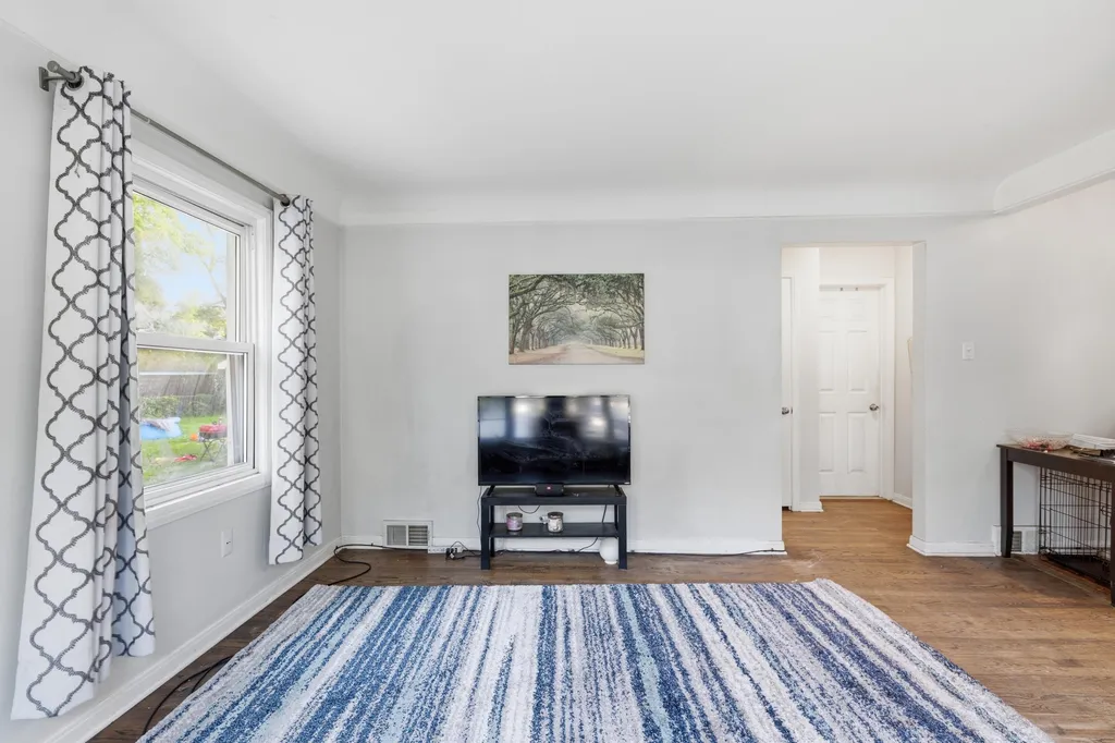 19353 Denby Street Redford Charter Township MI 48240