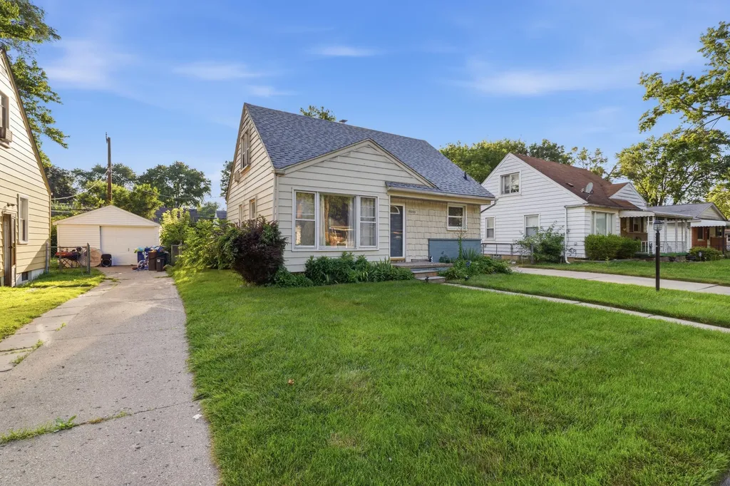 19353 Denby Street Redford Charter Township MI 48240