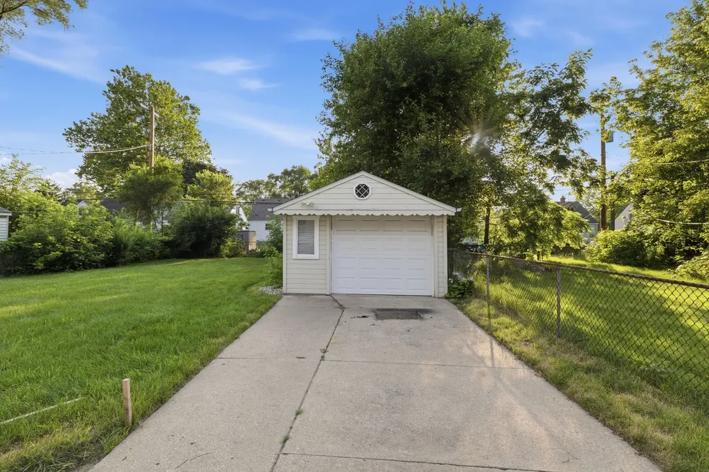 19353 Denby Street Redford Charter Township MI 48240