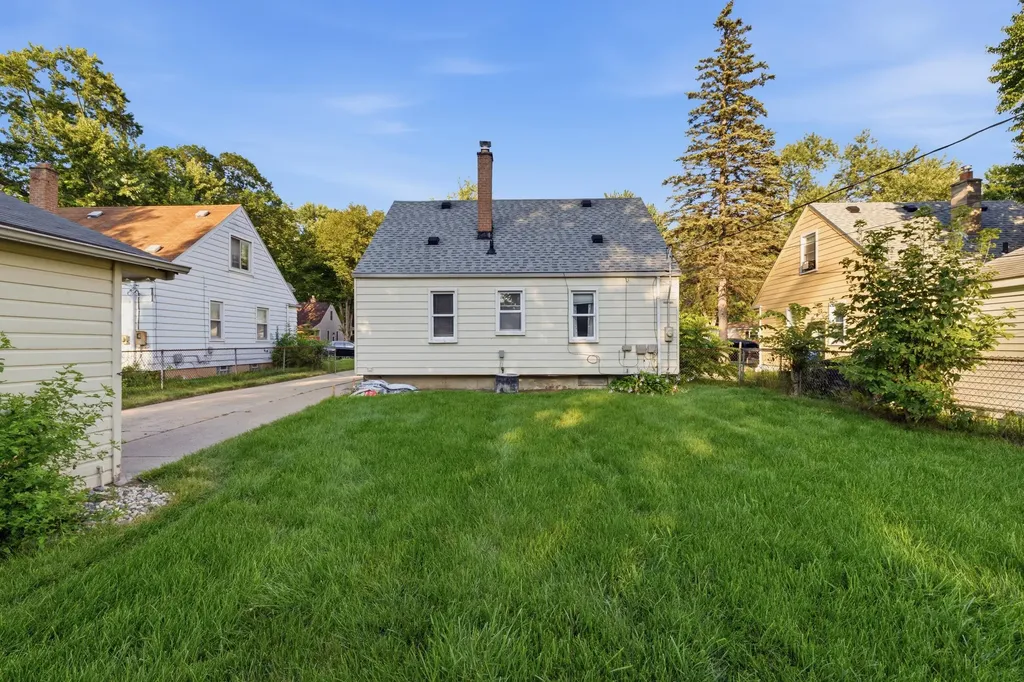 19353 Denby Street Redford Charter Township MI 48240
