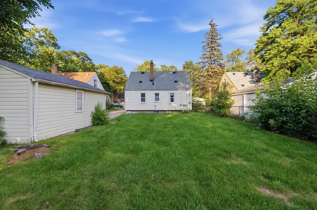 19353 Denby Street Redford Charter Township MI 48240