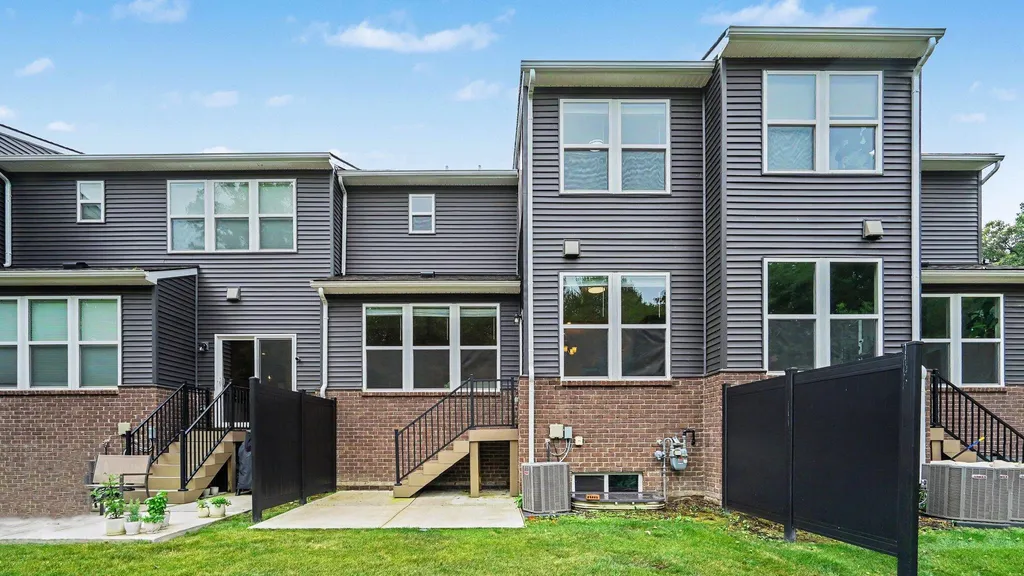 2823 Willow Court Pittsfield Charter Township MI 48108