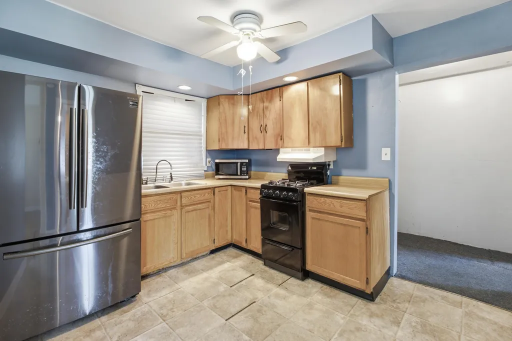 543 Emerson Avenue Pontiac City MI 48342