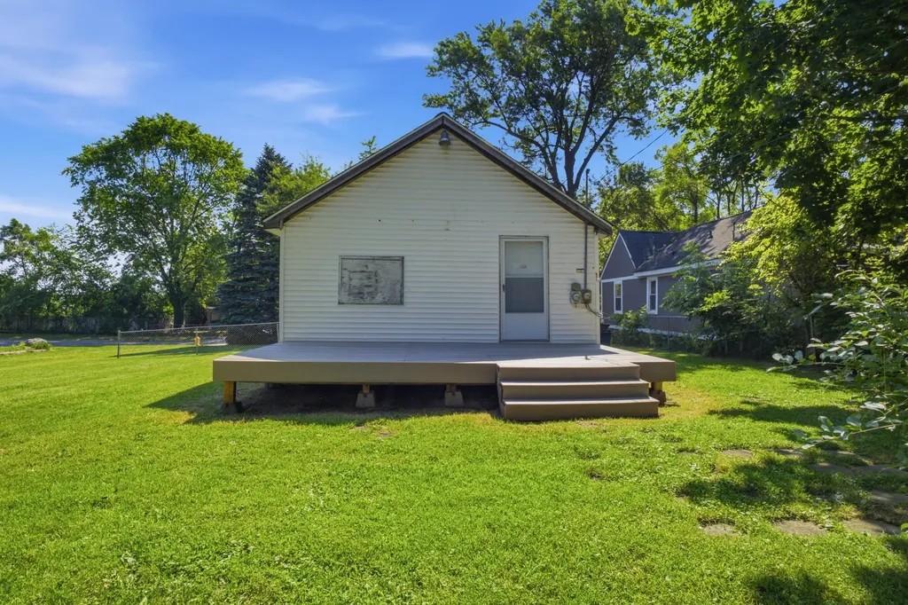 543 Emerson Avenue Pontiac City MI 48342