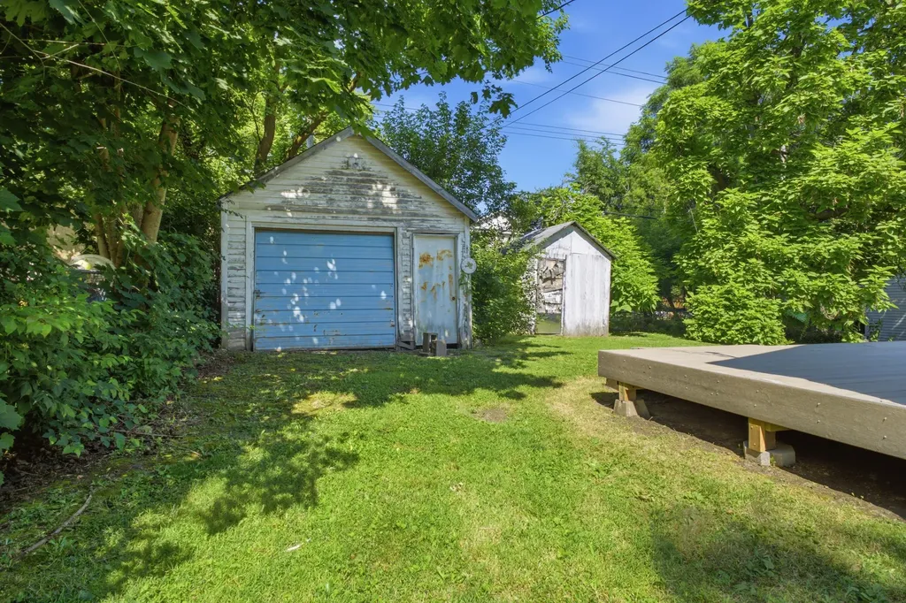 543 Emerson Avenue Pontiac City MI 48342