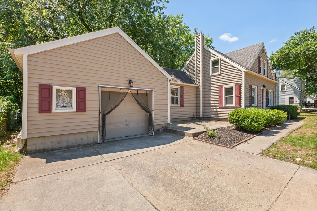1055 Loren Road Adrian Township MI 49221