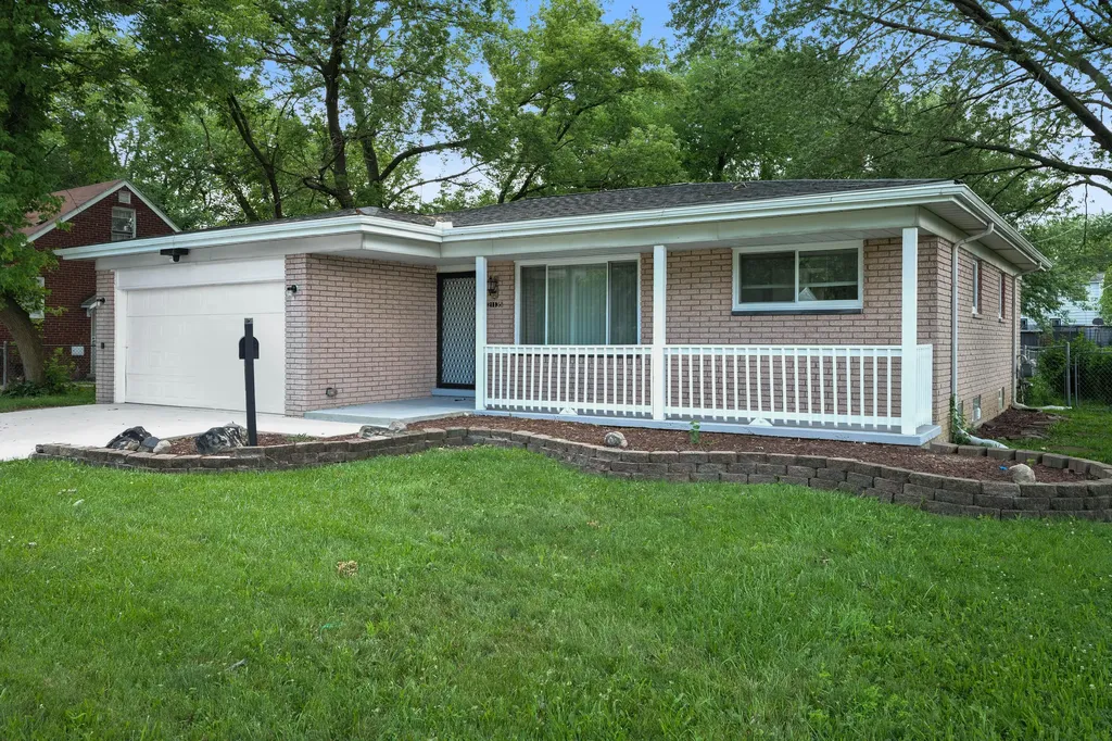 21135 La Salle Boulevard Warren City MI 48089