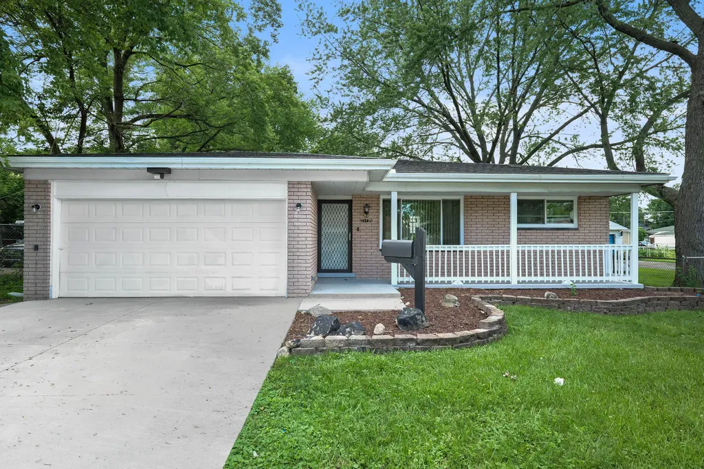 21135 La Salle Boulevard Warren City MI 48089