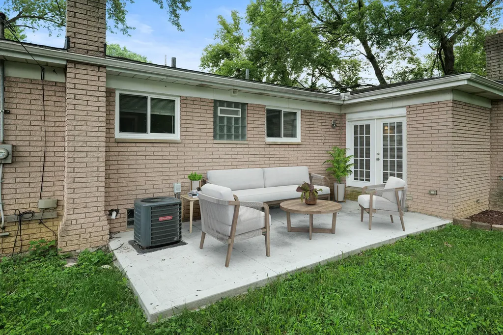 21135 La Salle Boulevard Warren City MI 48089