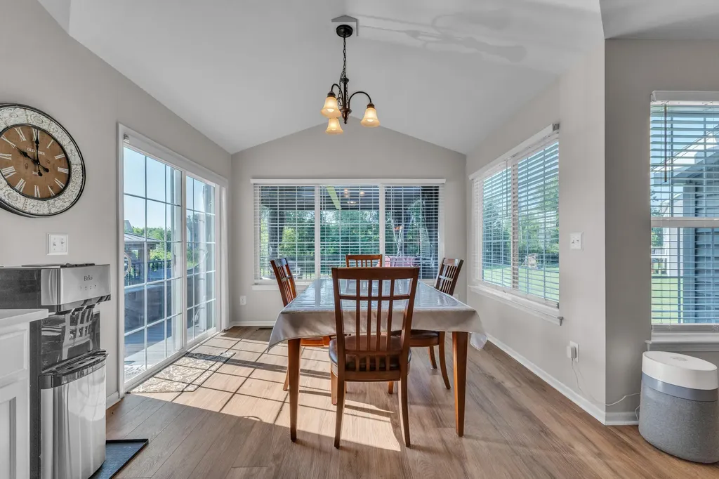 10359 Cobb Hollow Farm York Charter Township MI 48176