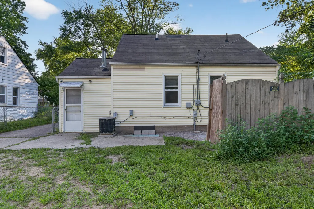 19364 Seminole Redford Charter Township MI 48240