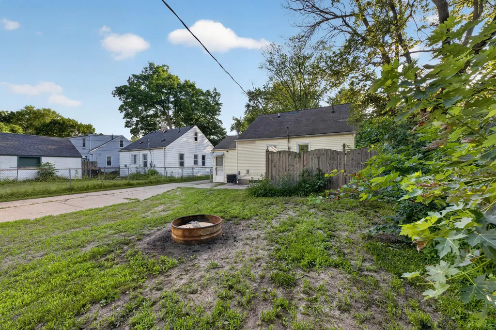19364 Seminole Redford Charter Township MI 48240