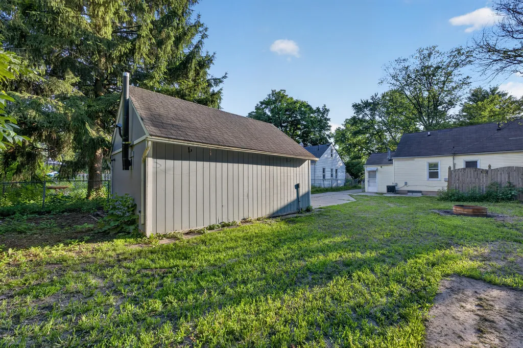 19364 Seminole Redford Charter Township MI 48240