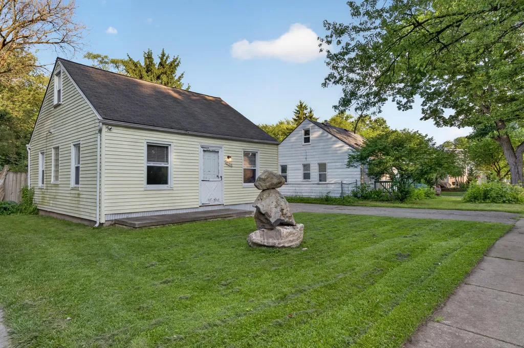 19364 Seminole Redford Charter Township MI 48240