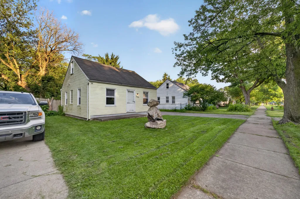 19364 Seminole Redford Charter Township MI 48240