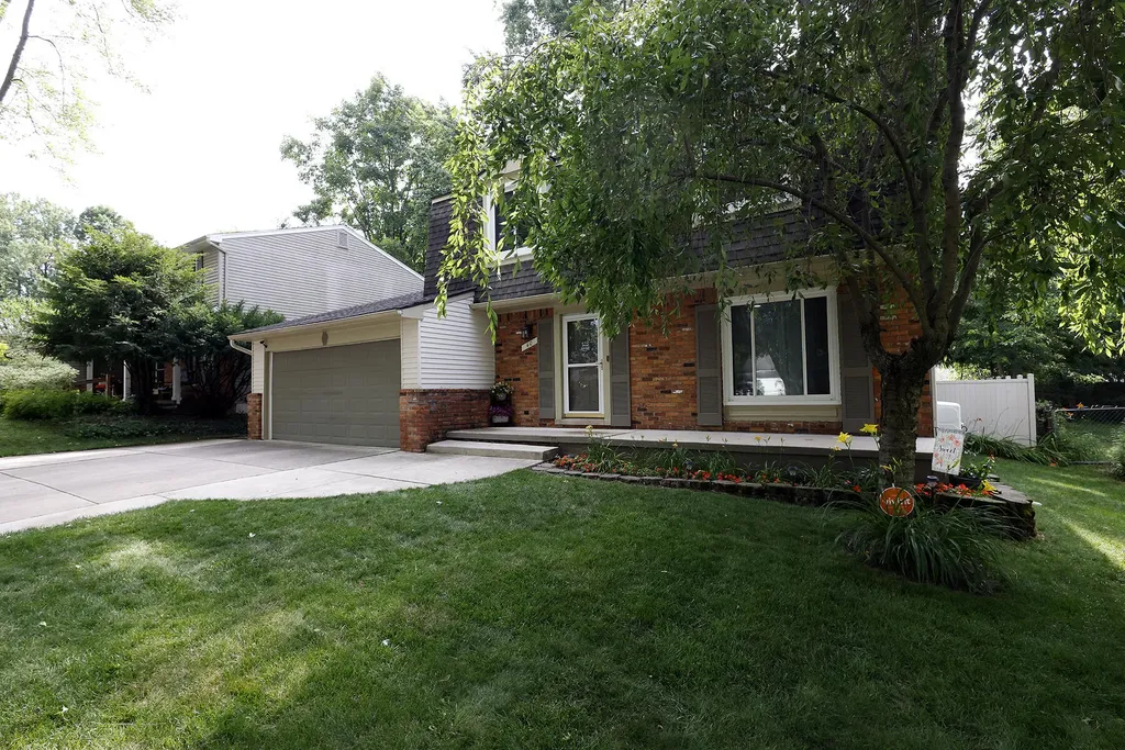 40 Colony Court Ypsilanti Charter Township MI 48197