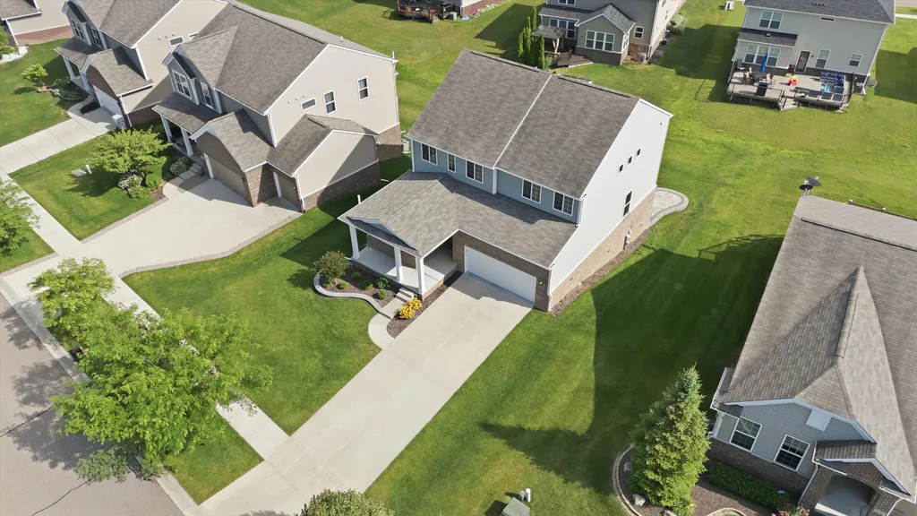 30169 Macintosh Lane Lyon Charter Township MI 48165