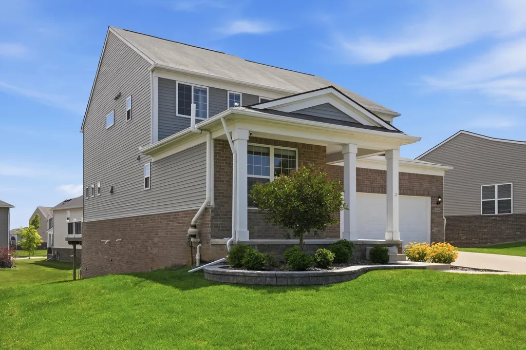 30169 Macintosh Lane Lyon Charter Township MI 48165