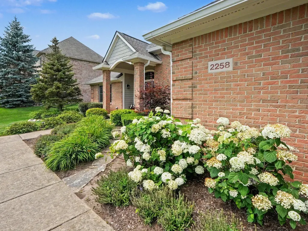 2258 Woodview Lane Pittsfield Charter Township MI 48108