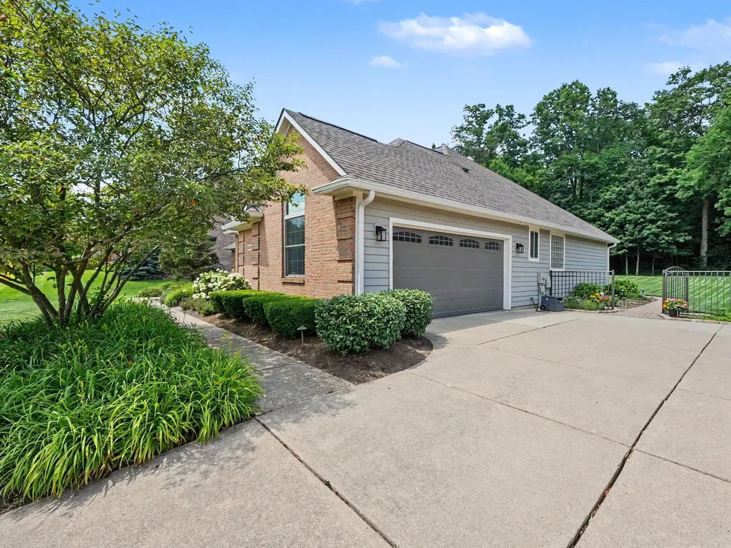 2258 Woodview Lane Pittsfield Charter Township MI 48108