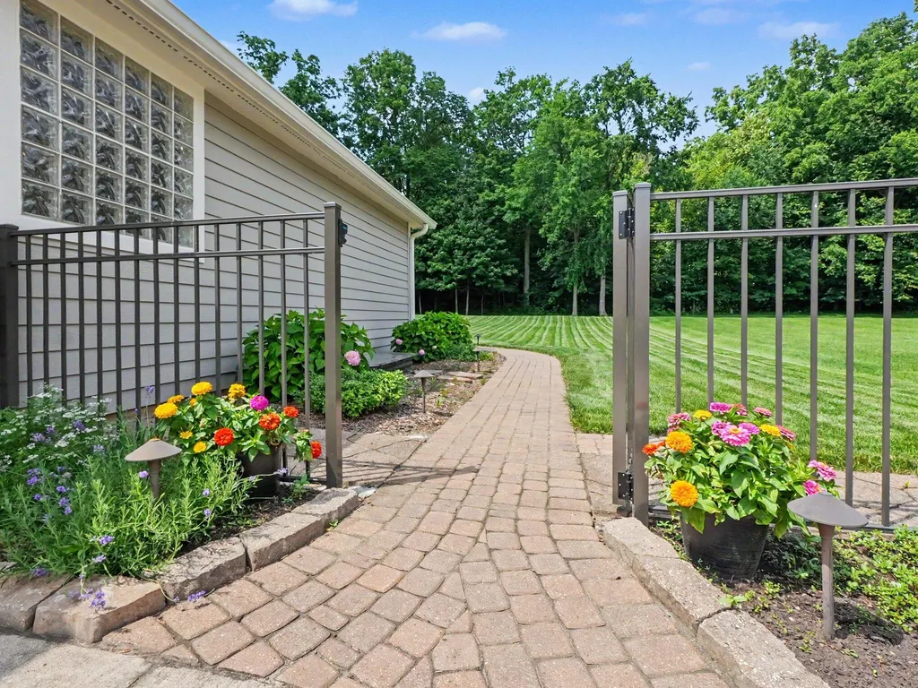 2258 Woodview Lane Pittsfield Charter Township MI 48108